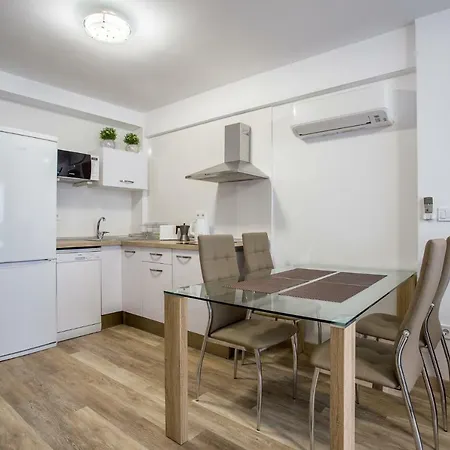 Apartment Versus Near Of Arts 2 *
