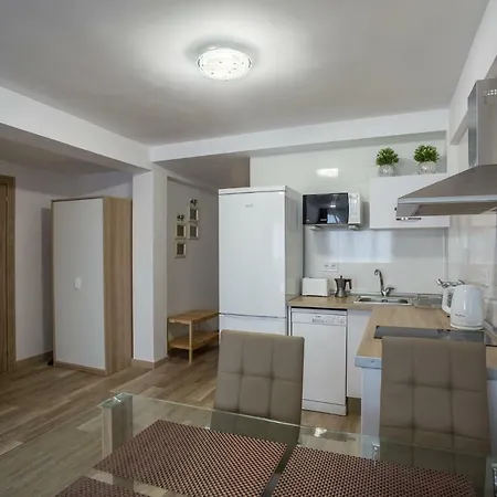 Apartment Versus Near Of Arts 2 *